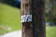 eine alte, inzwischen demontierte, Freileitungsstange